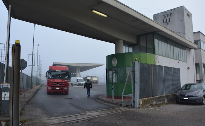 Contrabbando: sequestrati oltre 800 litri di gasolio e benzina, un denunciato al confine