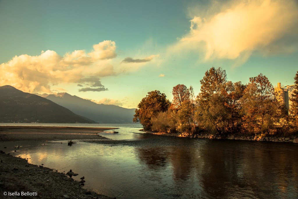 Buongiorno dal lago autunnale di Germignaga, un'altra splendida foto di Isella Bellotti