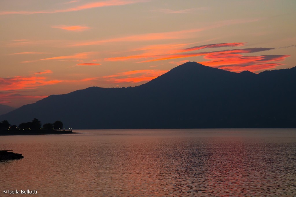 Il tramonto di ieri sera a Luino, buongiorno con la foto del giorno di Isella Bellotti
