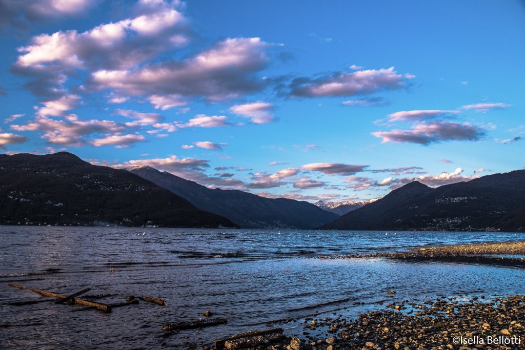 Buongiorno a tutti con la foto del giorno di Isella Bellotti, il lago da Germignaga