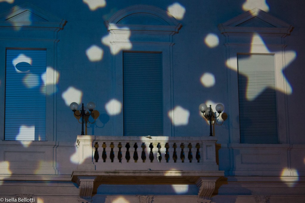 Buongiorno con la foto del giorno di Isella Bellotti, Luino e le luminarie natalizie