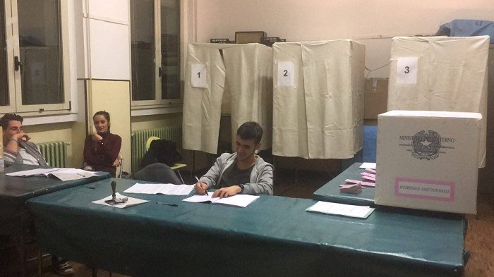 Referendum, l'affluenza alle 23 nei comuni dell'Alto Varesotto. Ecco i risultati