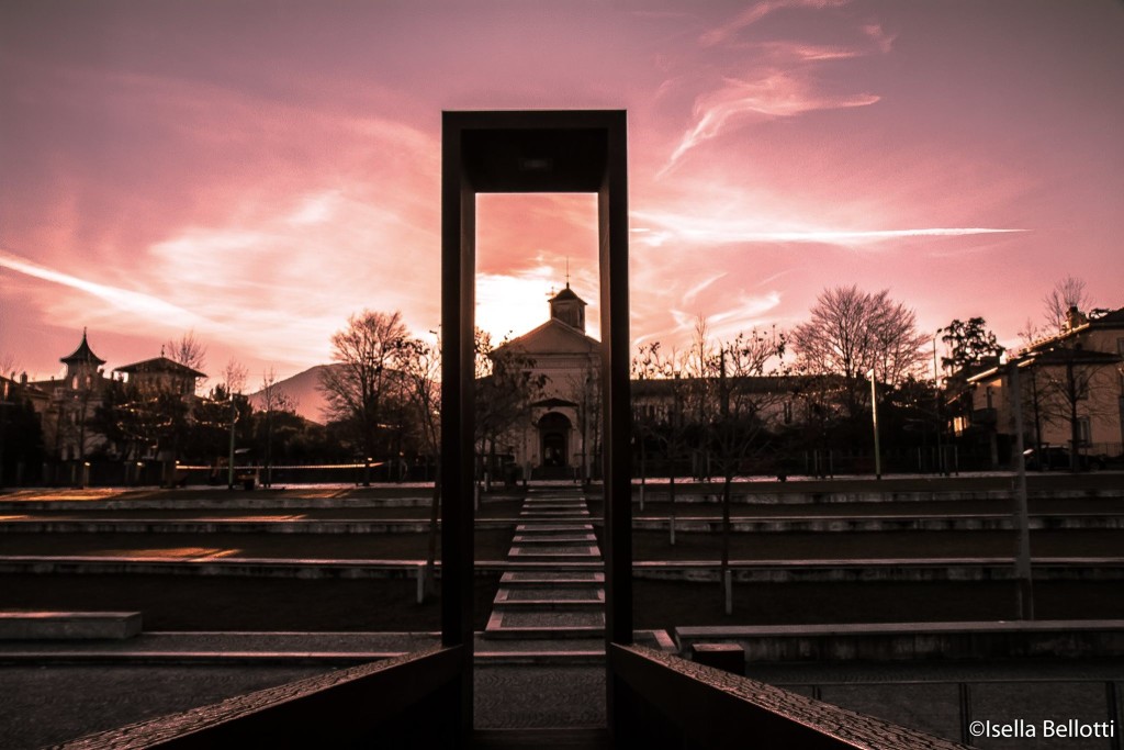 Buongiorno con la foto del giorno di Isella Bellotti, "La Chiesa del Carmine" di Luino