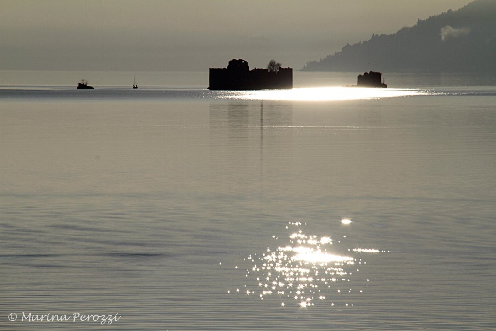 Buongiorno con la foto del giorno di Marina Perozzi, miraggi sul lago Maggiore