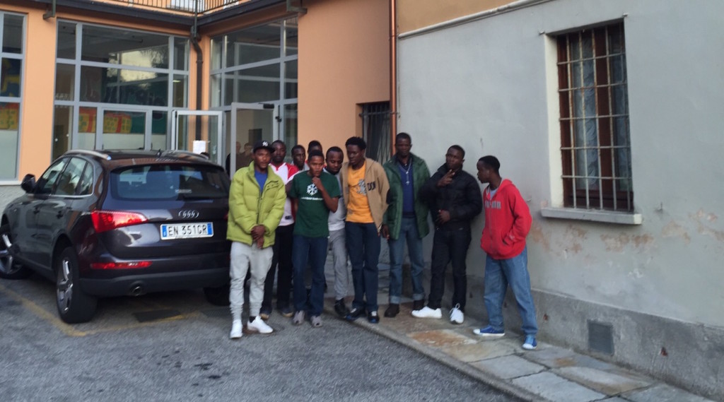 I dieci ragazzi migranti ospitati dalla Parrocchia a Dumenza