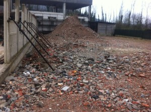 Gestione illecita e deposito incontrollato di rifiuti pericolosi. Sequestrata un'intera area a Cittiglio, denunciati i titolari di una ditta