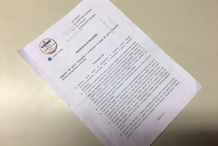 Luino, gli attivisti del M5S presentano una proposta di mozione contro il gioco d’azzardo patologico