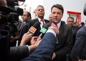 Il premier Matteo Renzi a Tunisi per la marcia anti-terrorismo (Foto ANSA/MOHAMED MESSARA)