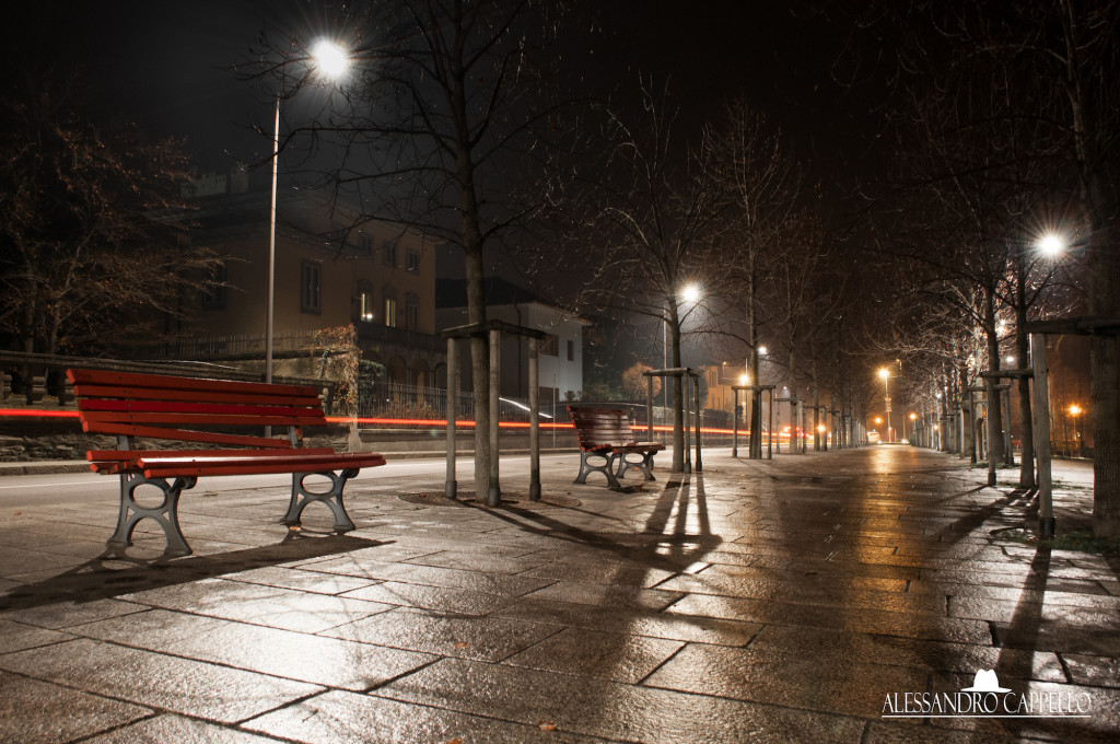 Buongiorno con la foto del giorno di Alessandro Cappello, Luino in notturna