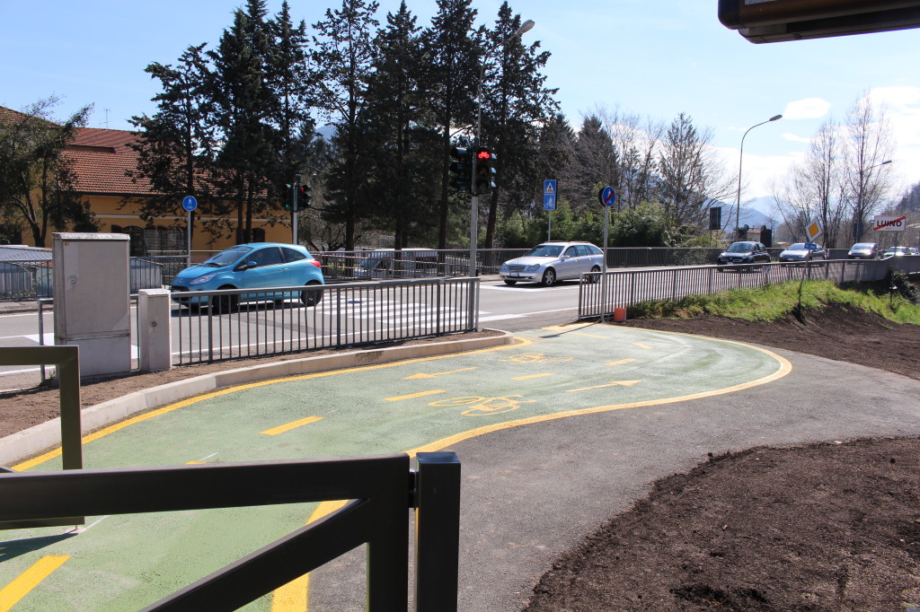 Luino, inaugurato il nuovo tratto di pista ciclabile: dall'Imbarcadero alla Valcuvia, passando dalla Stazione