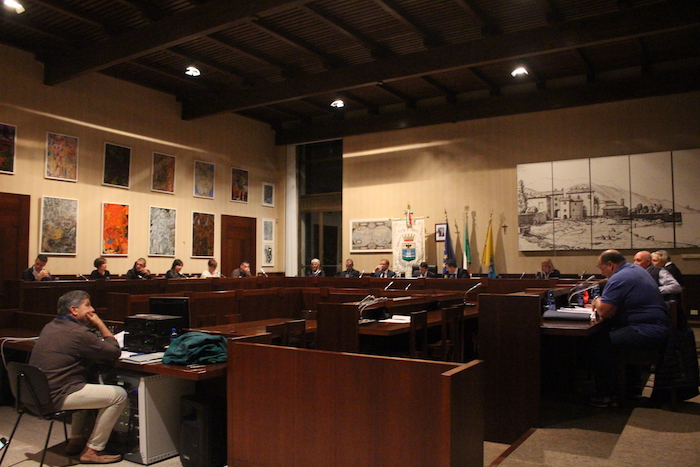 Luino: il consiglio approva realizzazione della nuova caserma dei VdF, ma rinvia la decisione per diretta streaming
