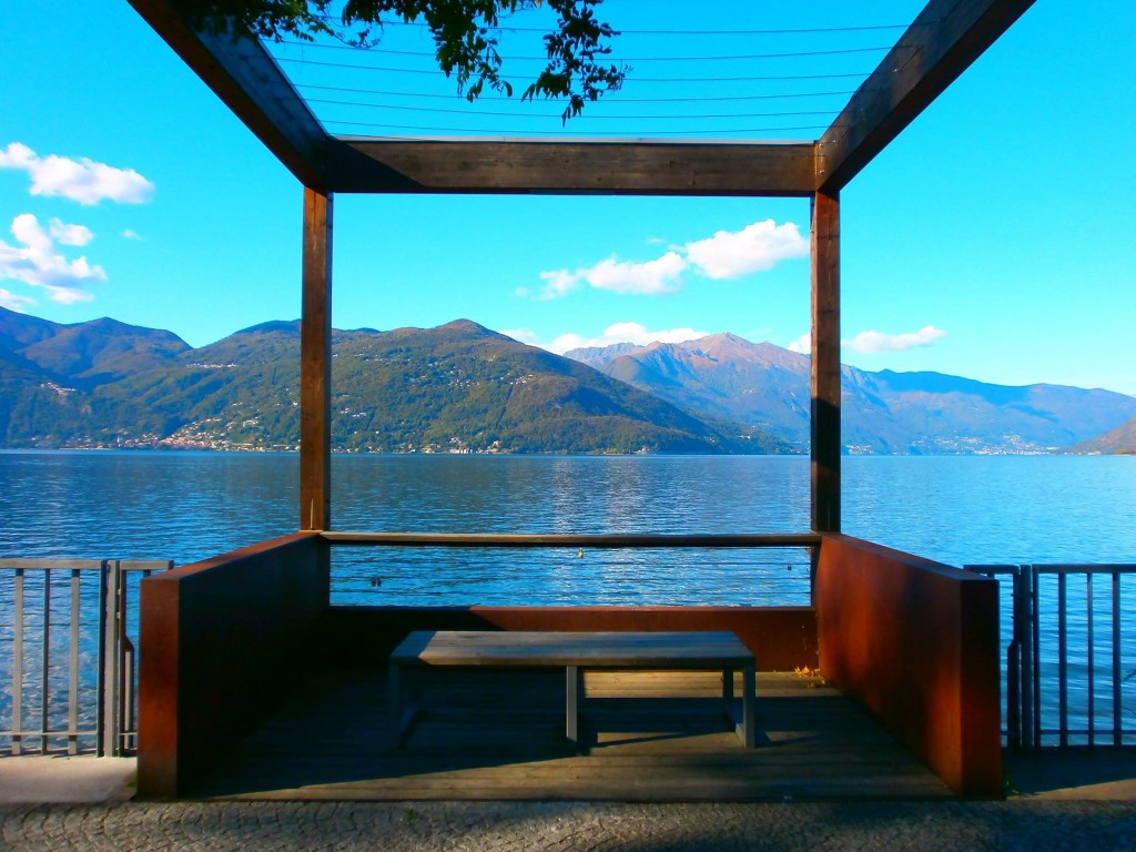 Buongiorno con la foto del giorno di Giovanni Saturnino, dal Parco a Lago di Luino