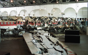 I resti dell'aereo passeggeri DC9 nel Museo di Ustica (wikipedia.it)