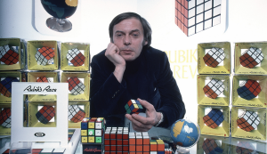 Erno Rubik ed il suo "cubo" (picturesdotnews.wordpress.com)