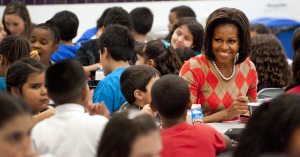 La first lady Michelle Obama in una scuola statunitense (npr.org)