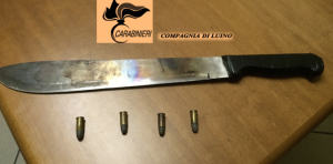 Una foto del machete sottratto dai Carabinieri di Luino al 19enne bulgaro