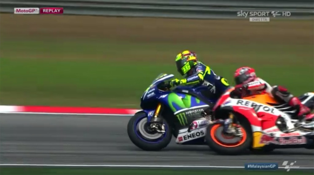 MotoGp, Sepang: vince Pedrosa, Lorenzo secondo. Terzo Rossi dopo il duello con Marquez, a terra dopo contatto
