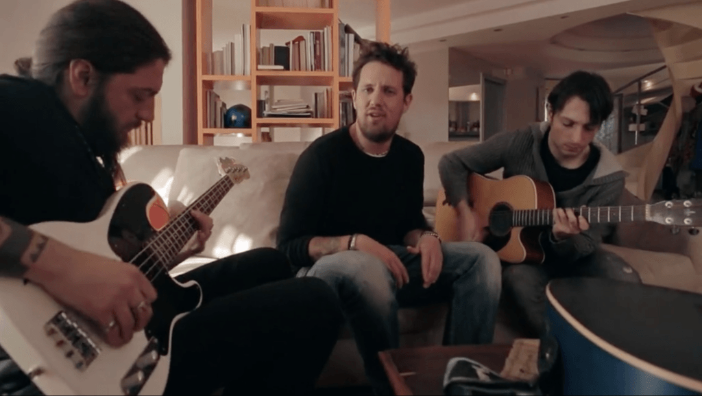 Un fotogramma del video "D.O.C.", pubblicato su Tgcom24