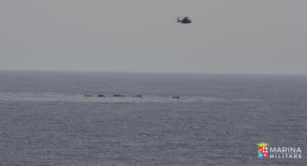 Migranti, un'altra tragedia nel Canale di Sicilia: sbarchi senza fine, almeno 45 morti