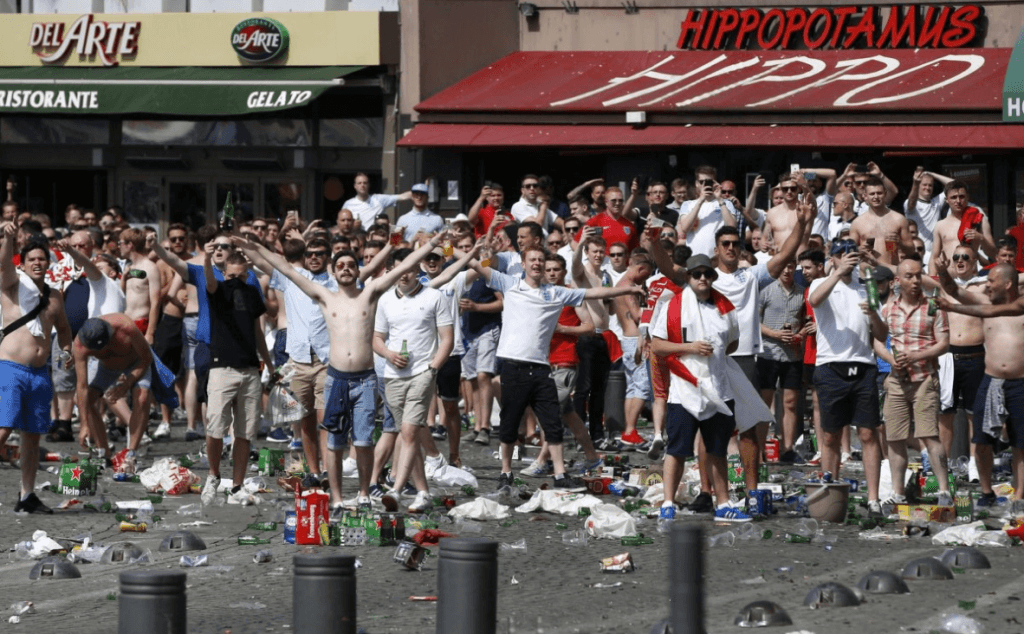 Euro 2016, scontri a Marsiglia: tifoso in fin di vita. Inghilterra-Russia finita 1-1. Le partite di oggi