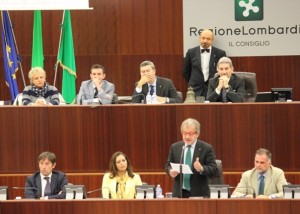 Lombardia, il Consiglio regionale respinge con 47 voti contrari e 30 a favore la mozione di sfiducia a Maroni