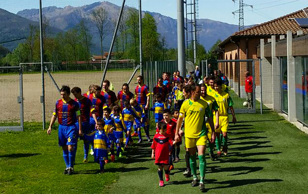 Il Luino-Maccagno pareggia con Caravate, ma vola ai playoff regionali. La festa per i bambini - Foto Filippo Montesanti