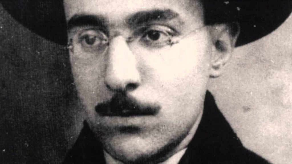 maxresNasceva il 13 giugno 1888 il poeta portoghese Fernando Pessoadefault
