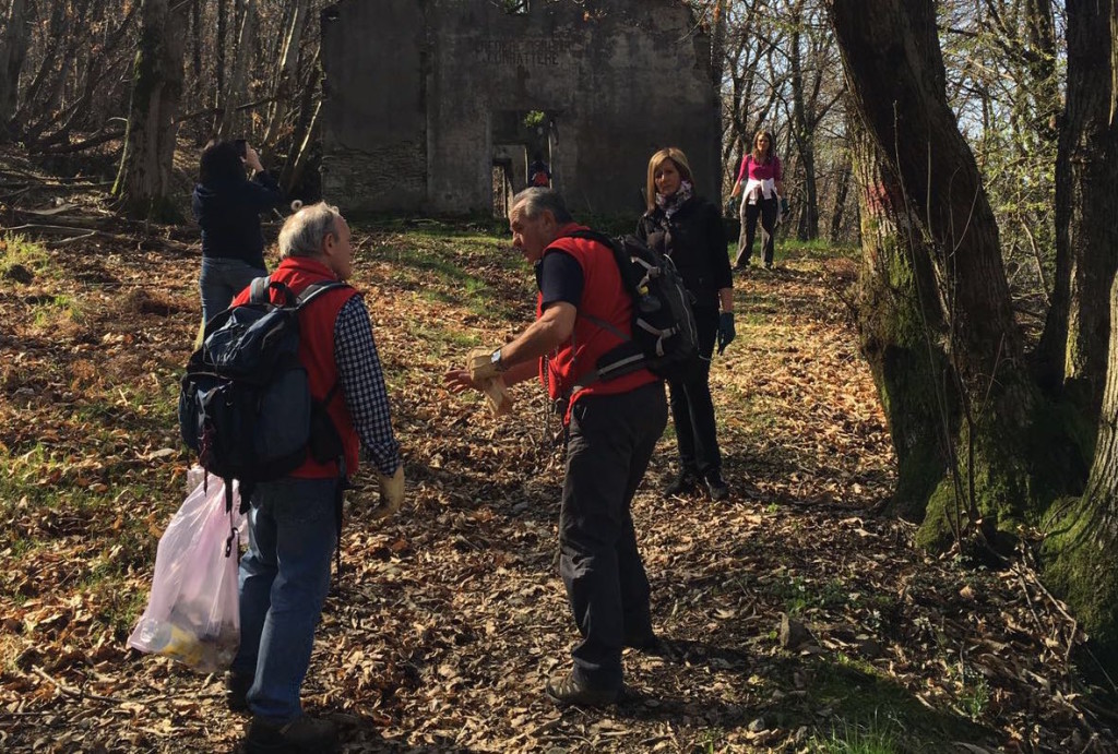 Luino, le foto della "Giornata del Verde Pulito". Il sindaco: "Esperienza molto educativa per i partecipanti"