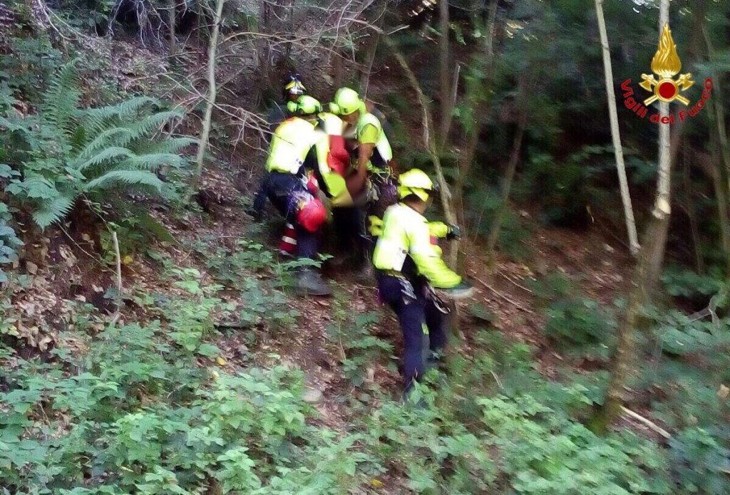 Luino: 71enne finisce in una scarpata dopo una caduta in bici. Interviene l'elisoccorso