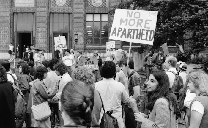 (Foto © Exhibit · Divestment for Humanity: The Anti-Apartheid Movement at ...)