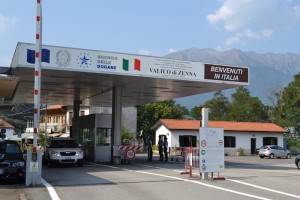 Valico di Zenna: sequestro di auto, opere d'arte e armi da taglio. Cinque denunciati
