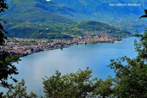 Luino, Germignaga e parte della Val Travaglia, fotografata dalla Val Dumentina (Foto © Gilberto Bernecoli)