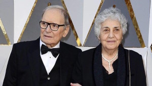 Il maestro Ennio Morricone insieme alla moglie