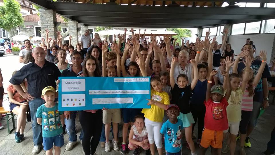 Oltre duecento partecipanti a "Mesenzana per la Vita", raccolti cinquemila euro per i bambini