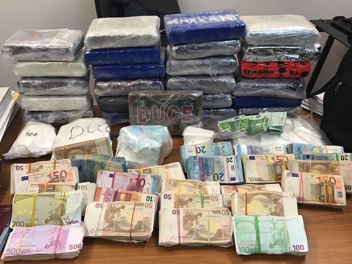 Varese, sequestrati 32kg di cocaina ed oltre 230mila euro in contanti. Arrestati due albanesi