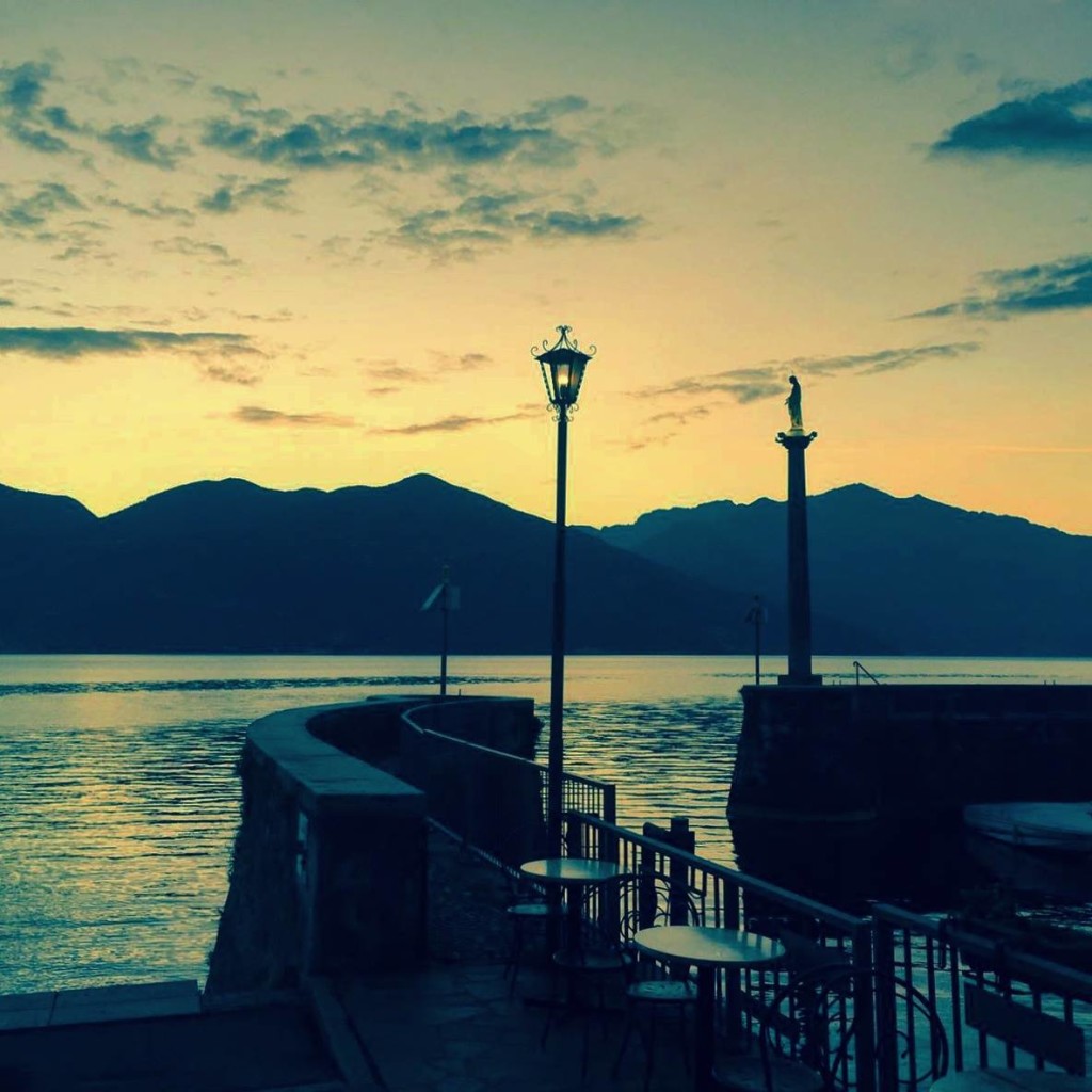 Tramonti a Luino, scattata dal Caffè Clerici. La foto del giorno è di Tomas Cecchini