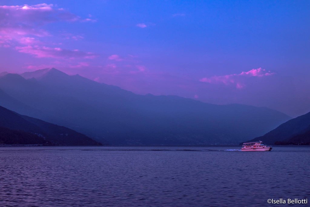 Buona domenica a tutti con la foto di Isella Bellotti, "un viaggio verso casa"