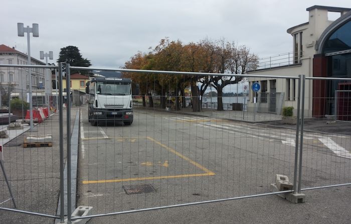 Luino, al via oggi i lavori sul lungolago in piazza Libertà.