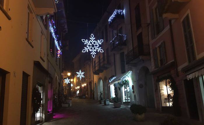 Luino, tra bambini e musica via Felice Cavallotti nel weekend si colora di Natale