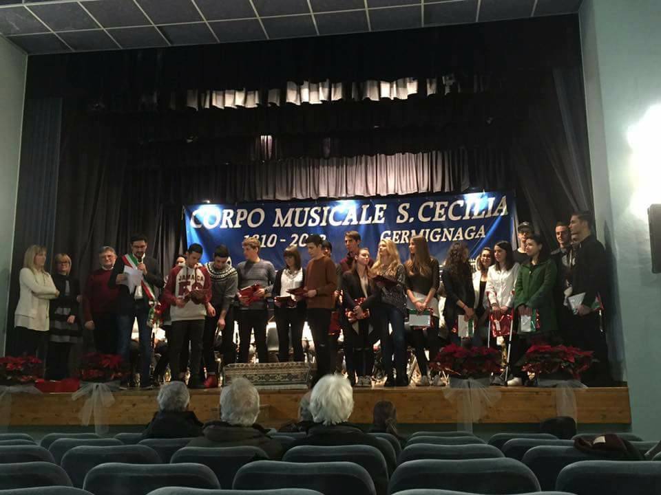 Battesimo civico per i diciottenni di Germignaga, Fazio: "Siete il nostro futuro"