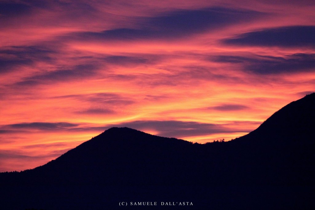 Buongiorno con la foto del giorno di Samuele Dall'Asta, il cielo a Maccagno