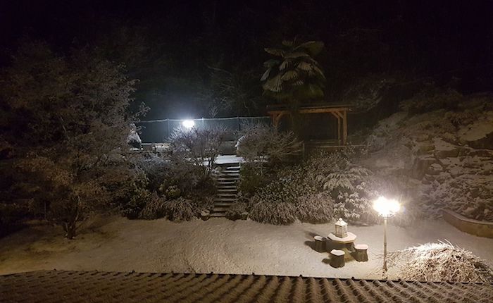 Torna la neve sull'Alto Varesotto, massima prudenza per il ghiaccio
