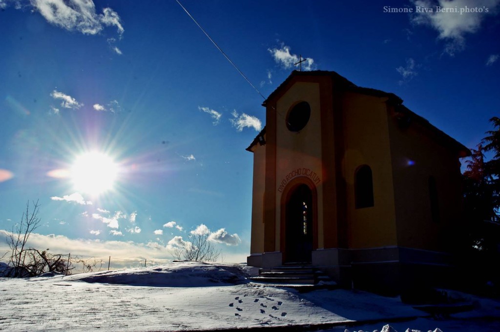Buongiorno con la foto del giorno di Simone Riva Berni, sole e neve a Campagnano