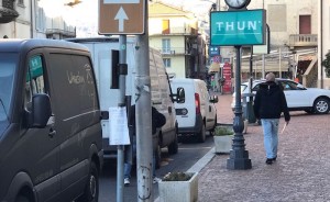 Luino, alcuni commercianti chiedono al comune i parcheggi gratis nei weekend natalizi