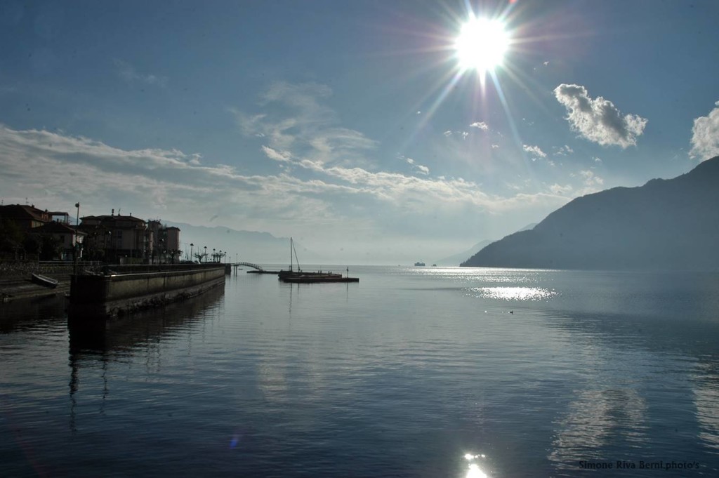 Buon sabato con la foto del giorno di Simone Riva Berni, dal lungolago di Maccagno
