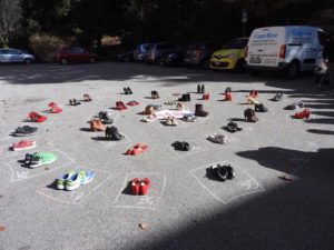 Flash mob degli studenti dell'"I.S.I.S. - Città di Luino" per dire "No alla violenza sulle donne"