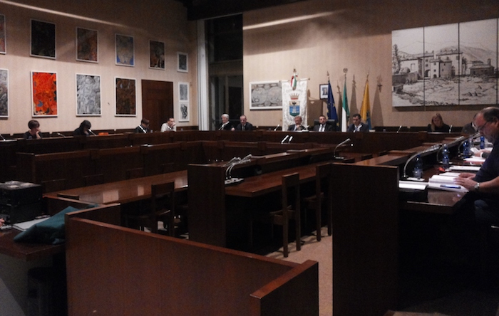 Luino, la sicurezza nelle scuole irrompe in consiglio comunale. Ulteriori deleghe per Casali e Miglio