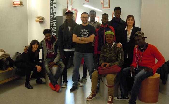 I migranti sul palco con la Compagnia Teatrale “Teatro Periferico” di Cassano Valcuvia