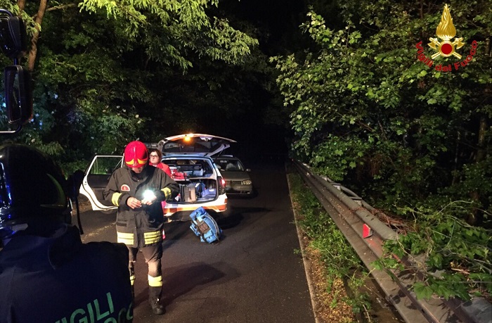 Incidente sul cucco tra due auto, tre persone ferite