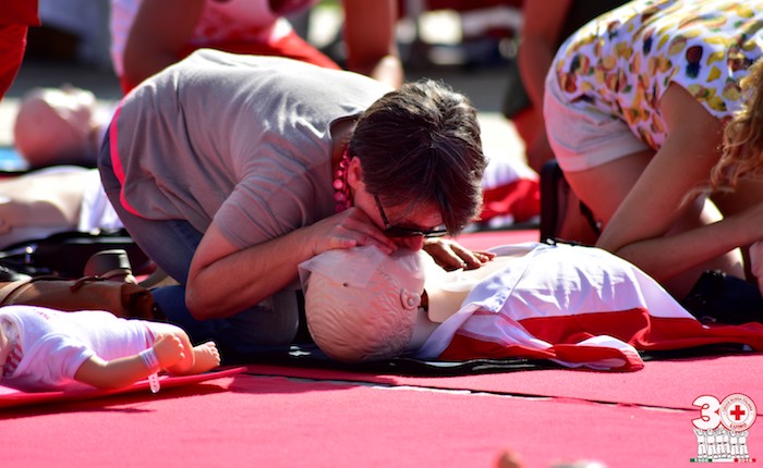 "Rimetti in circolo la vita". Prove pratiche di rianimazione cardiopolmonare con la Croce Rossa di Luino